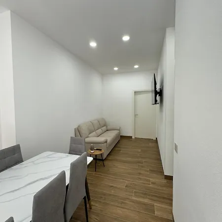 Apartment Casa Bedda - Intera Casa Con 3 Con Bagno Privato, Aria Condizionata E No Ztl/entire With 3 Bedrooms With Private Bathroom, Aircon And No Ltz