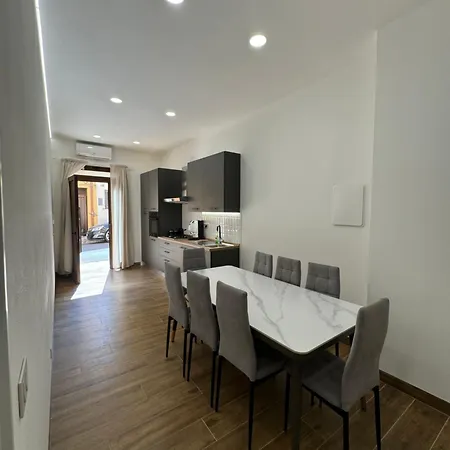 Apartment Casa Bedda - Intera Casa Con 3 Con Bagno Privato, Aria Condizionata E No Ztl/entire With 3 Bedrooms With Private Bathroom, Aircon And No Ltz *