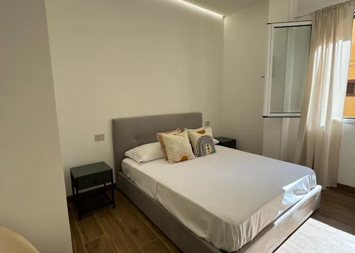 Casa Bedda - Intera Casa Con 3 Con Bagno Privato, Aria Condizionata E No Ztl/entire With 3 Bedrooms With Private Bathroom, Aircon And No Ltz * 卡斯泰拉马莱