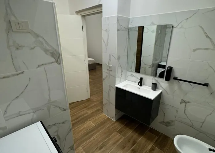 公寓 Casa Bedda - Intera Casa Con 3 Con Bagno Privato, Aria Condizionata E No Ztl/entire With 3 Bedrooms With Private Bathroom, Aircon And No Ltz 卡斯泰拉马莱